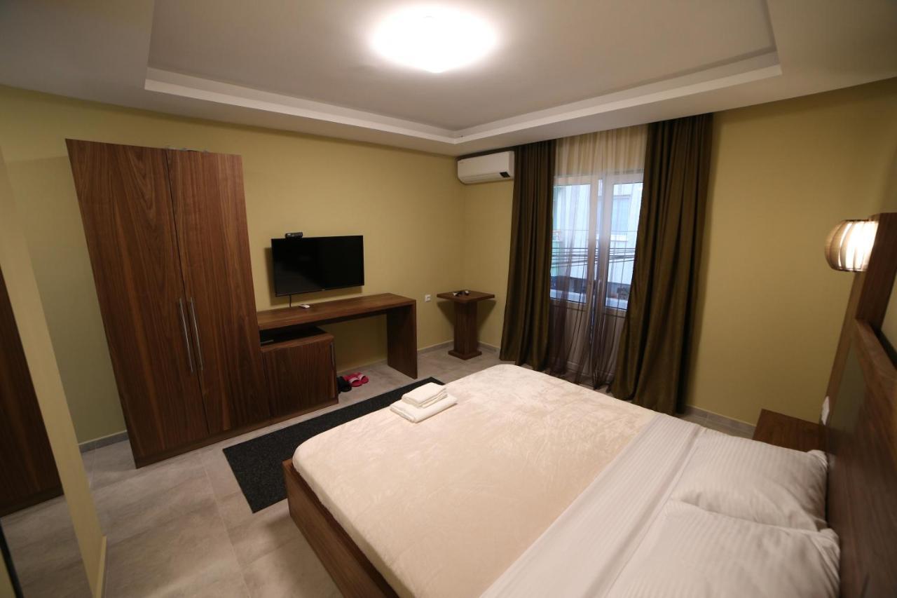Hotel Centrum Kosovska Mitrovica Ngoại thất bức ảnh