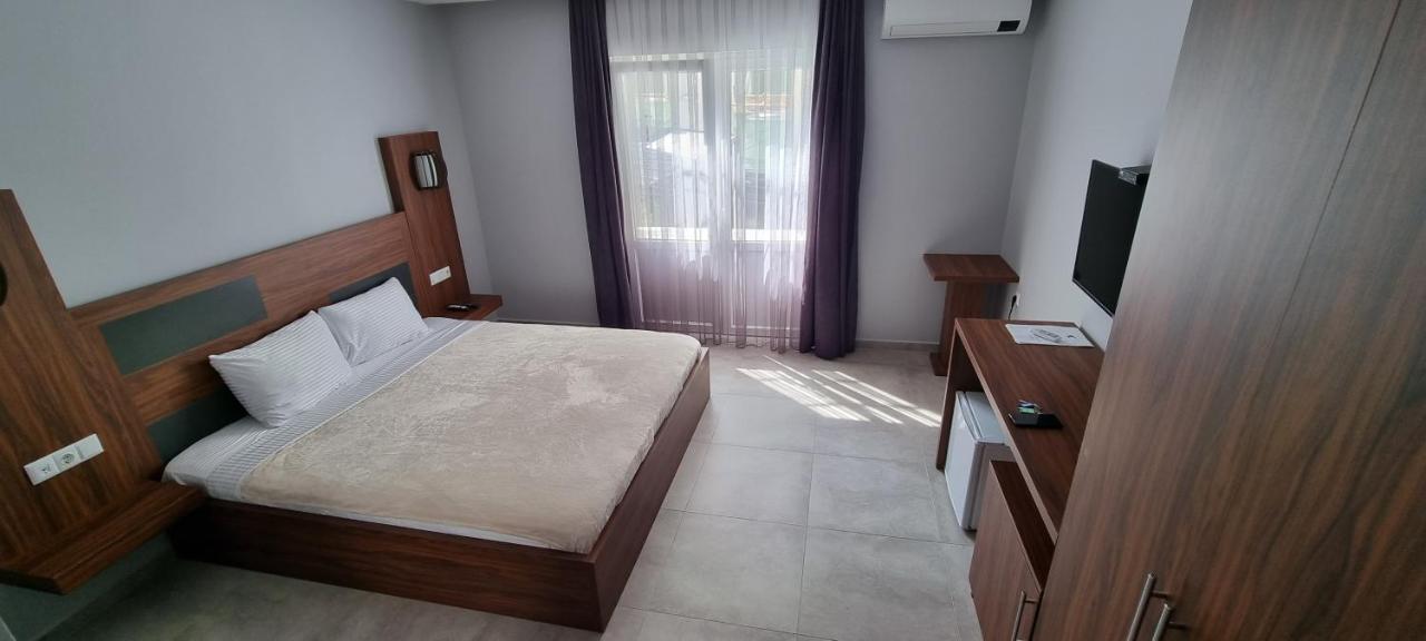 Hotel Centrum Kosovska Mitrovica Ngoại thất bức ảnh
