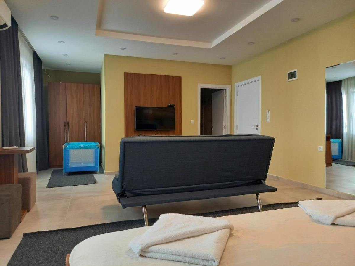 Hotel Centrum Kosovska Mitrovica Ngoại thất bức ảnh